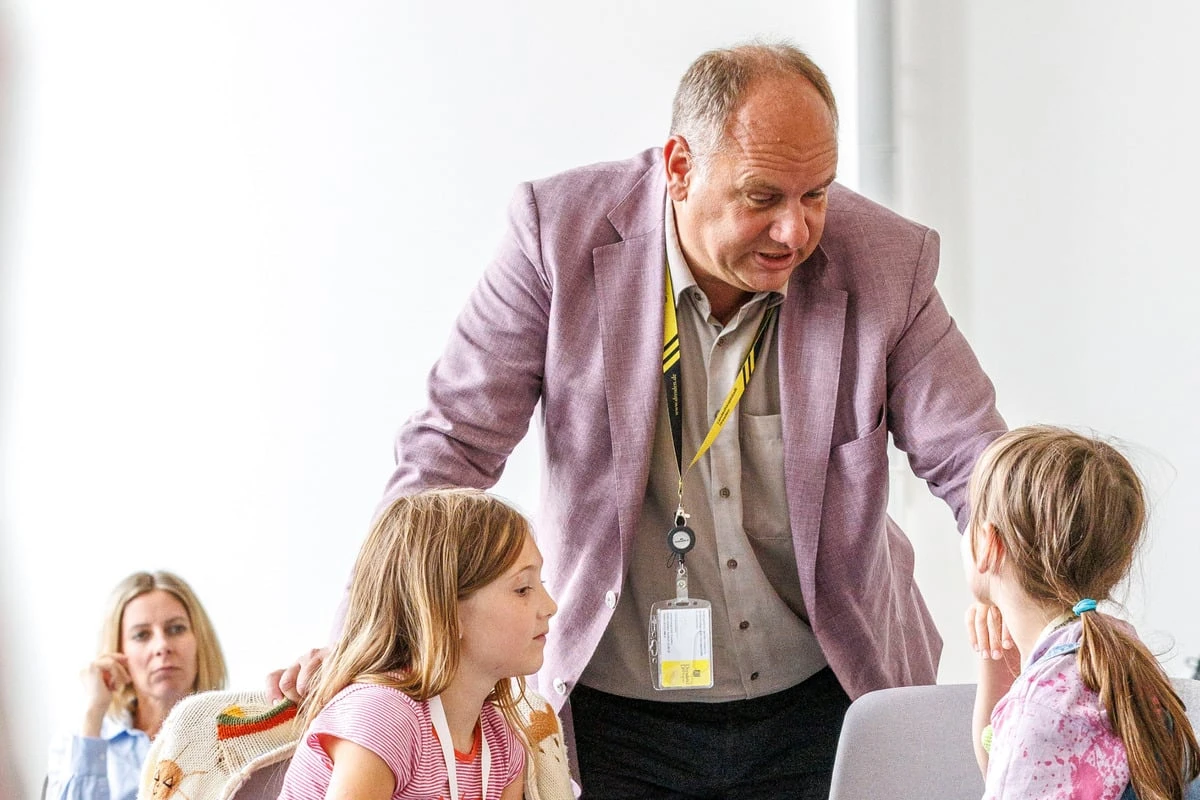 Ferienkinder fragen OB Hilbert Löcher in den Bauch