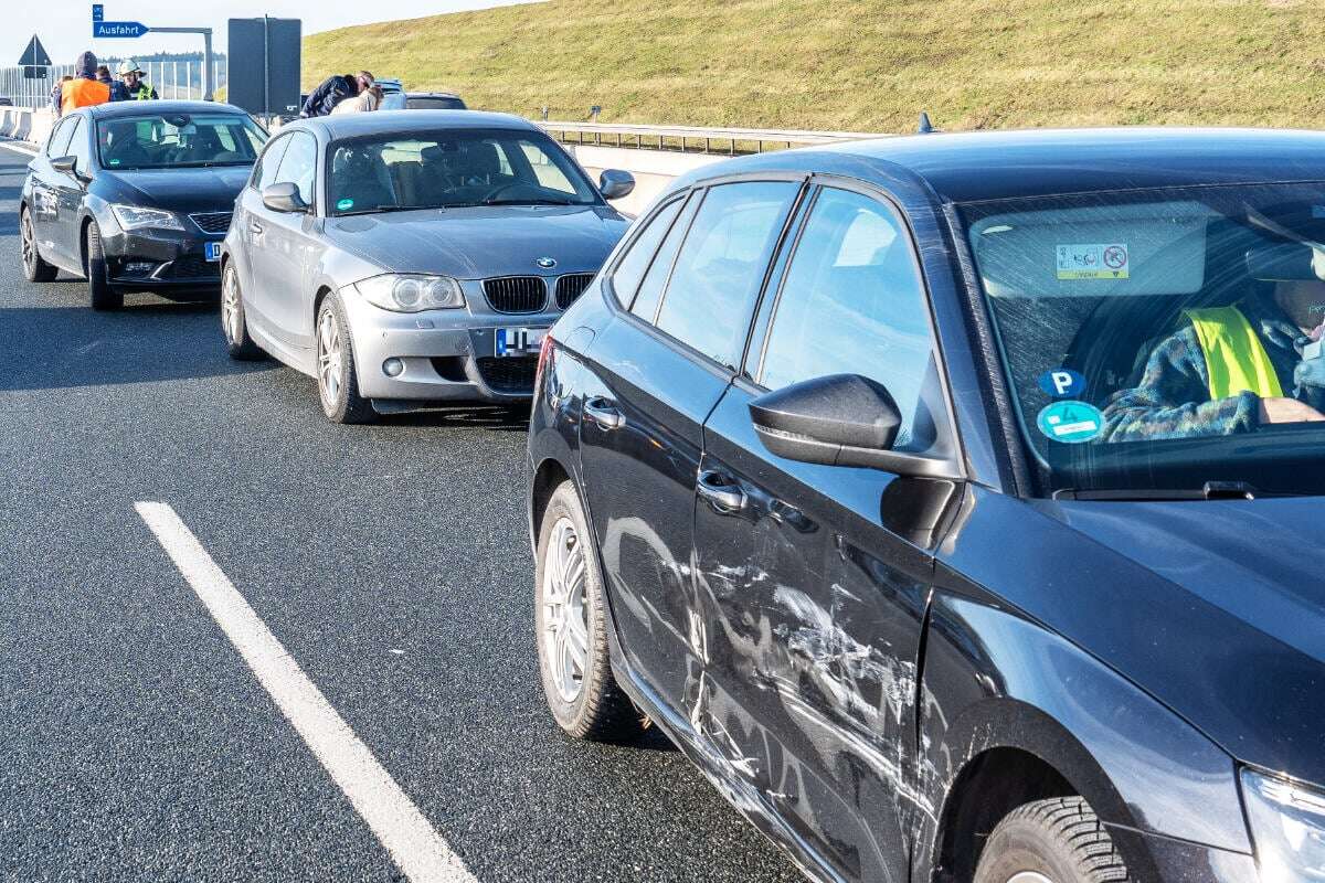 Sperrung der A3 nach Massen-Crash mit fünf Autos