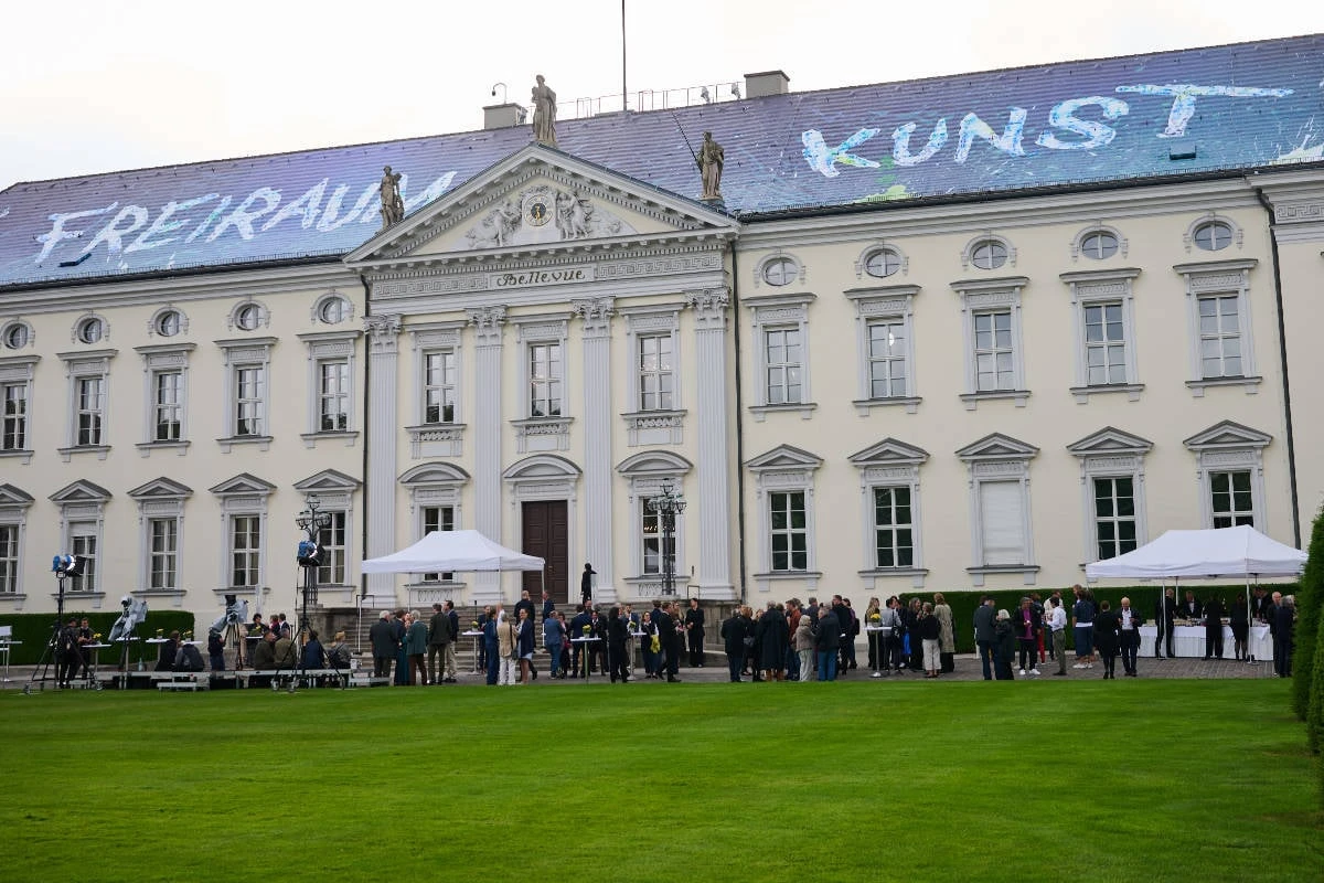 Kurz vor Schließung: Schloss Bellevue wird zur Kunstgalerie