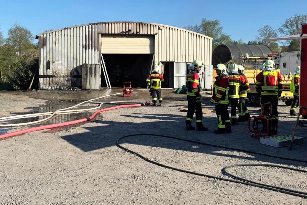 Feuerwehr hat alle Hände voll zu tun: Großer Schaden in Baumschule
