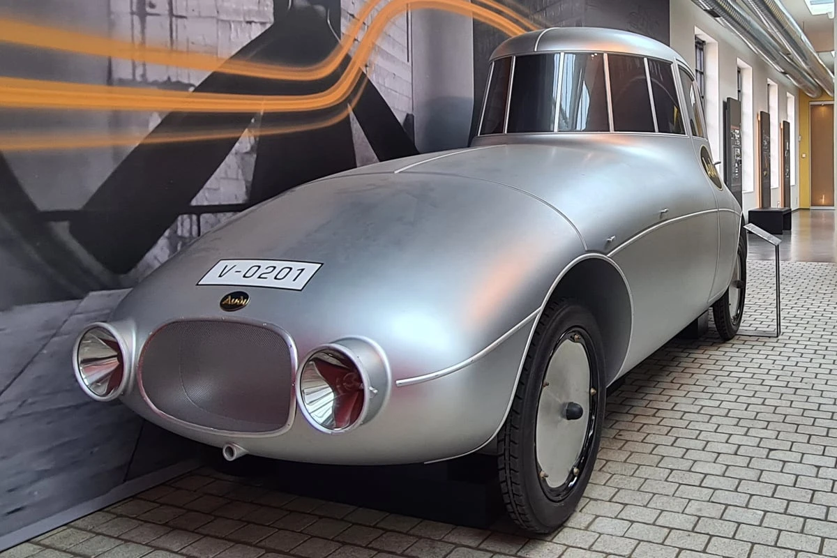Zwickauer Horch-Museum präsentiert gigantischen Audi-Koloss