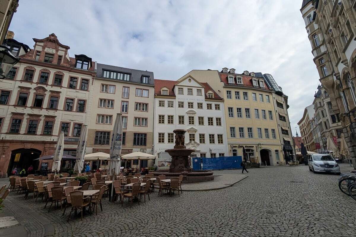 Hooligan-Gewalt eskaliert in Leipziger Innenstadt: Jugendliche verbarrikadieren sich in Lokal