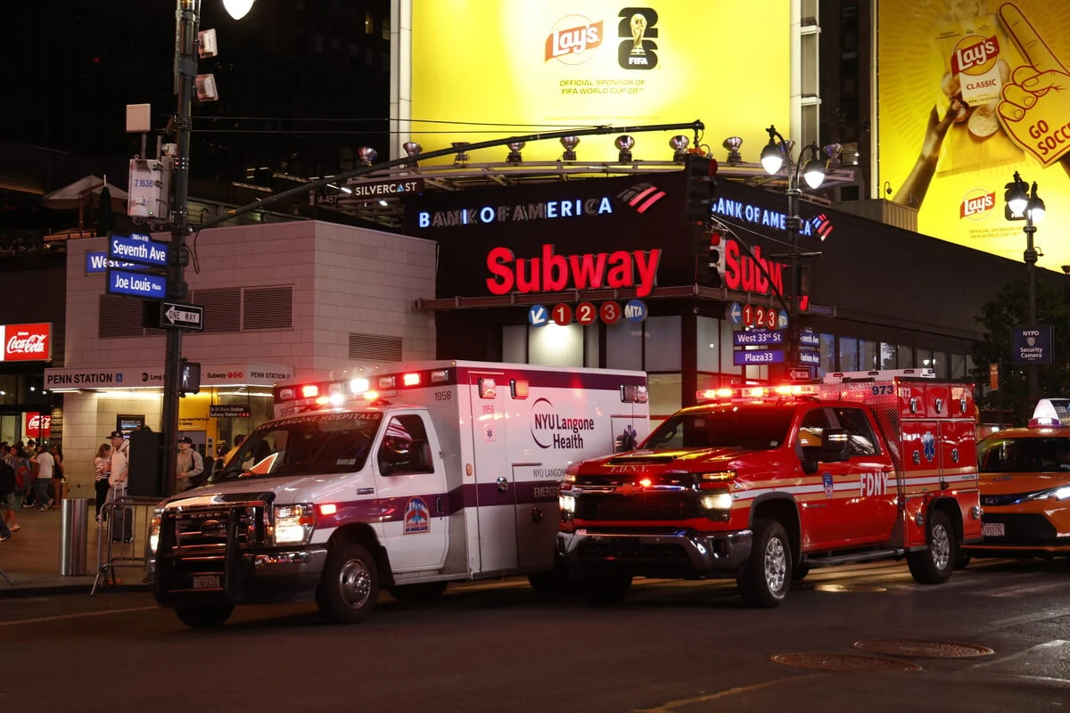 Mann sticht auf Passanten an New Yorker Bahnhof ein