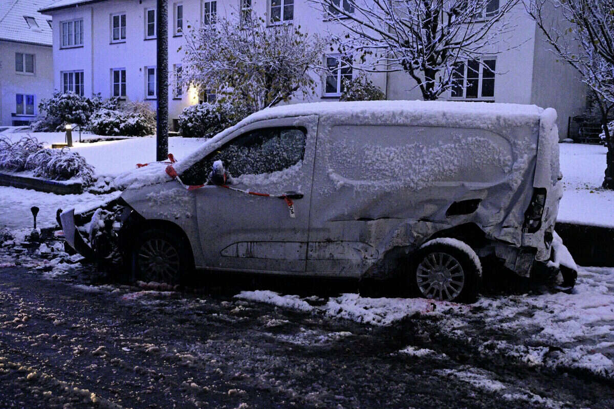 Mann baut bei Flucht vor der Polizei mehrere Unfälle und wehrt sich gegen Festnahme