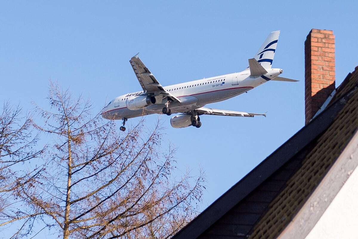 Flughafen sperrt Piste: Hier wird es jetzt zwei Wochen lauter