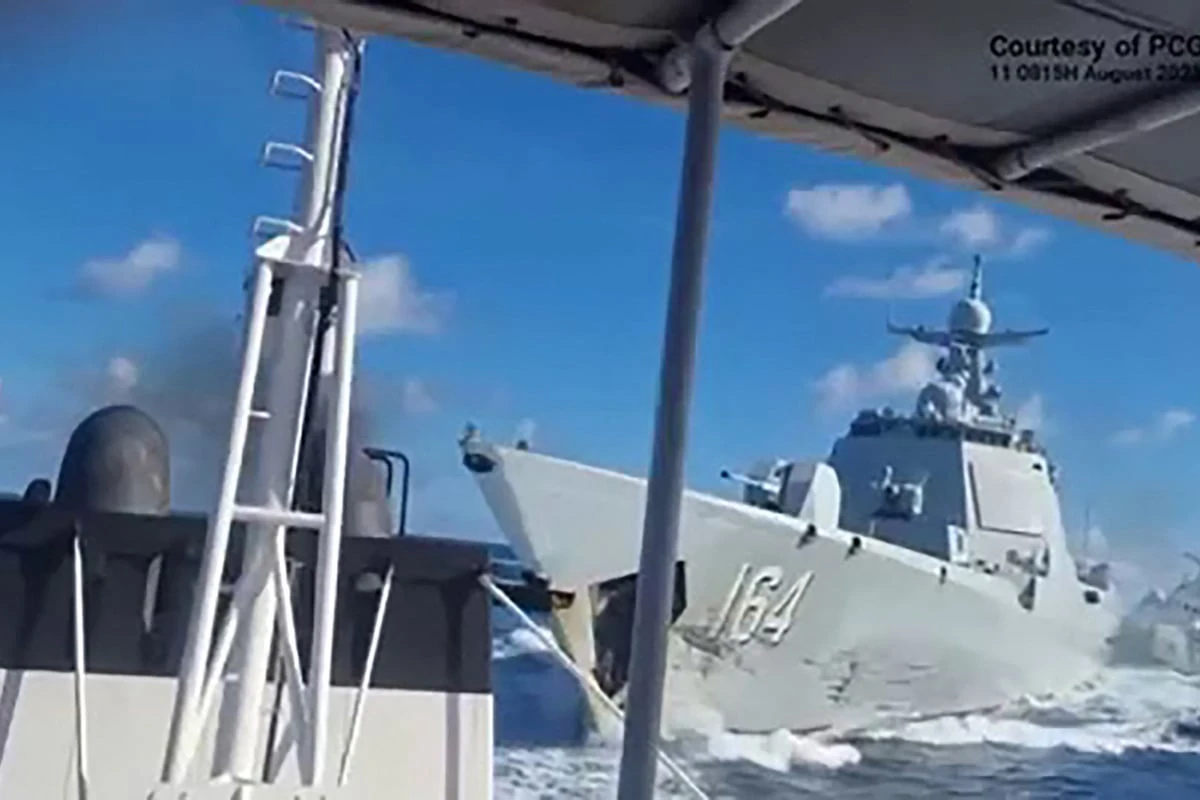 Peinlicher Vorfall bei Verfolgungsjagd: Chinesische Marine rammt eigenes Schiff