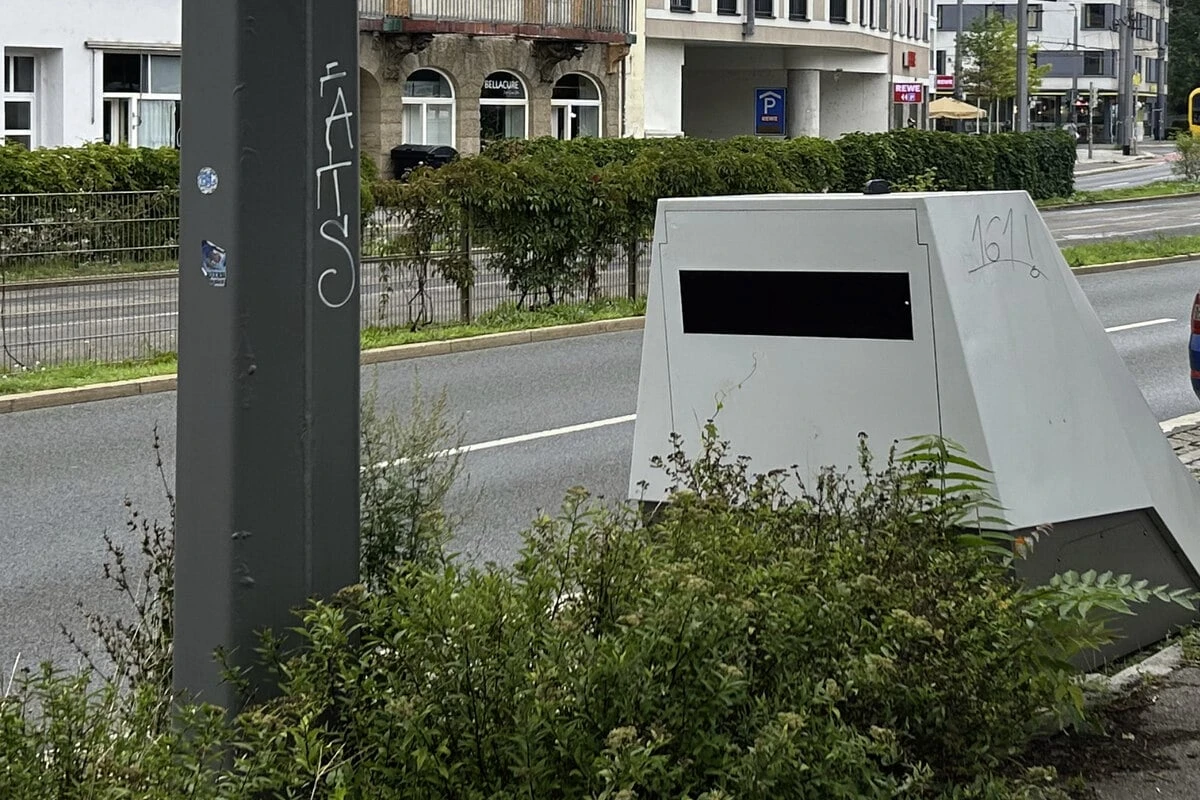 Versteckt hinter Busch und Laterne: Neuer Superblitzer in Dresden entdeckt
