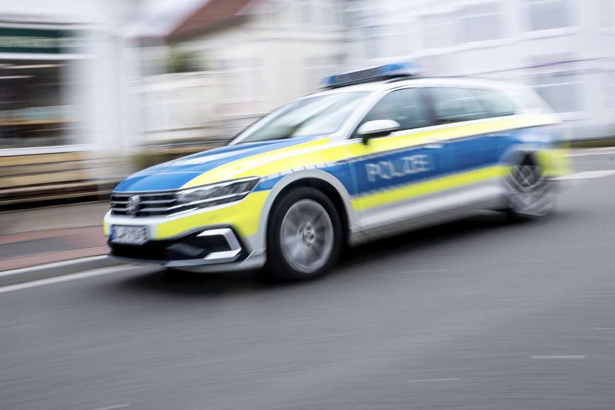 Mann sticht an Bahnhof auf 19-Jährige ein: Großeinsatz!