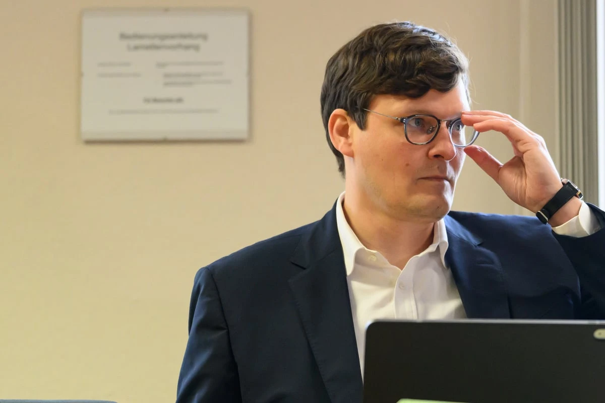Prozess gegen Raser-Minister: Spielt der Richter etwa nicht mit offenen Karten?