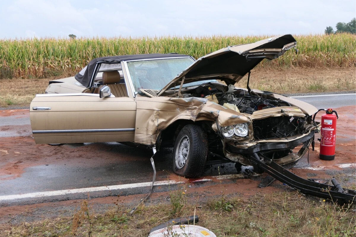 Mehrere Verletzte nach Frontalcrash mit Oldtimer im Landkreis Leipzig