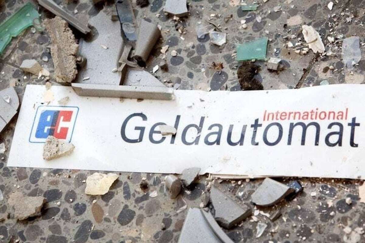 Geldautomat in Marzahn gesprengt: Täter sind auf der Flucht