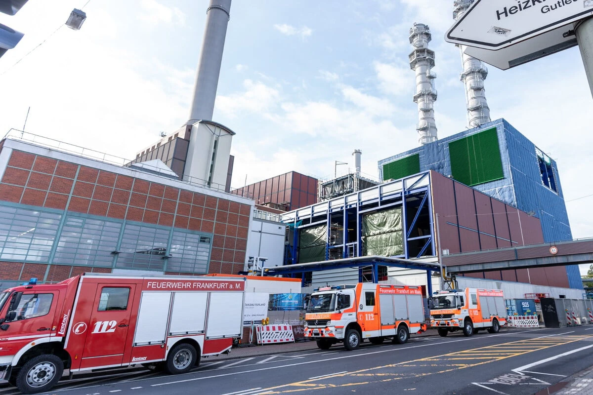 Brand in Frankfurter Kraftwerk: Was die Löscharbeiten erschwert