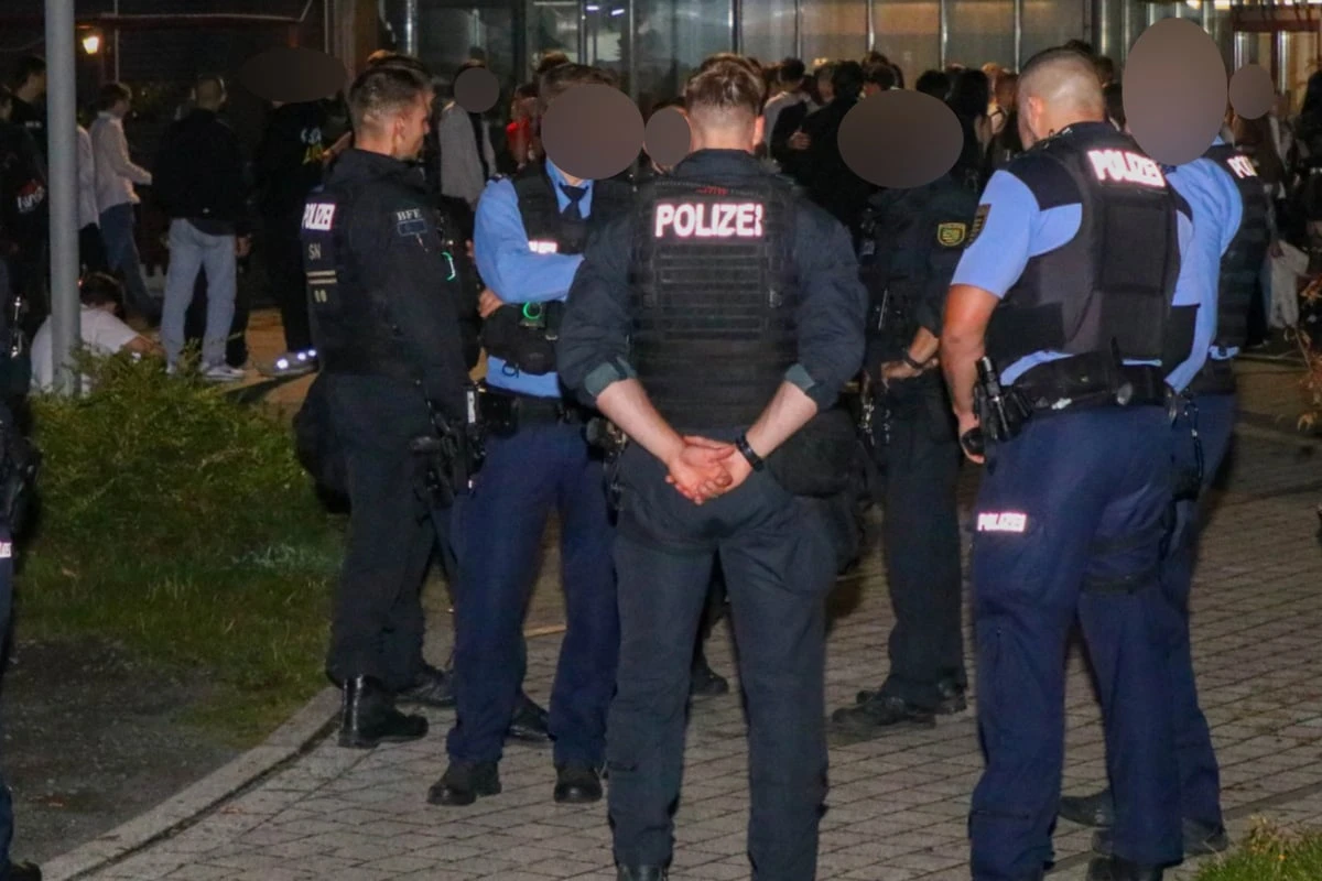 Eskalation auf Supermarkt-Parkplatz: Polizei muss zweimal zu Schlägerei ausrücken