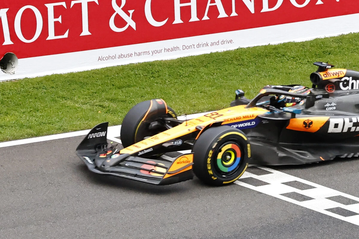 McLaren-Triumph nach Start-Abbruch: Piastri gewinnt Regen-Schlacht in Belgien