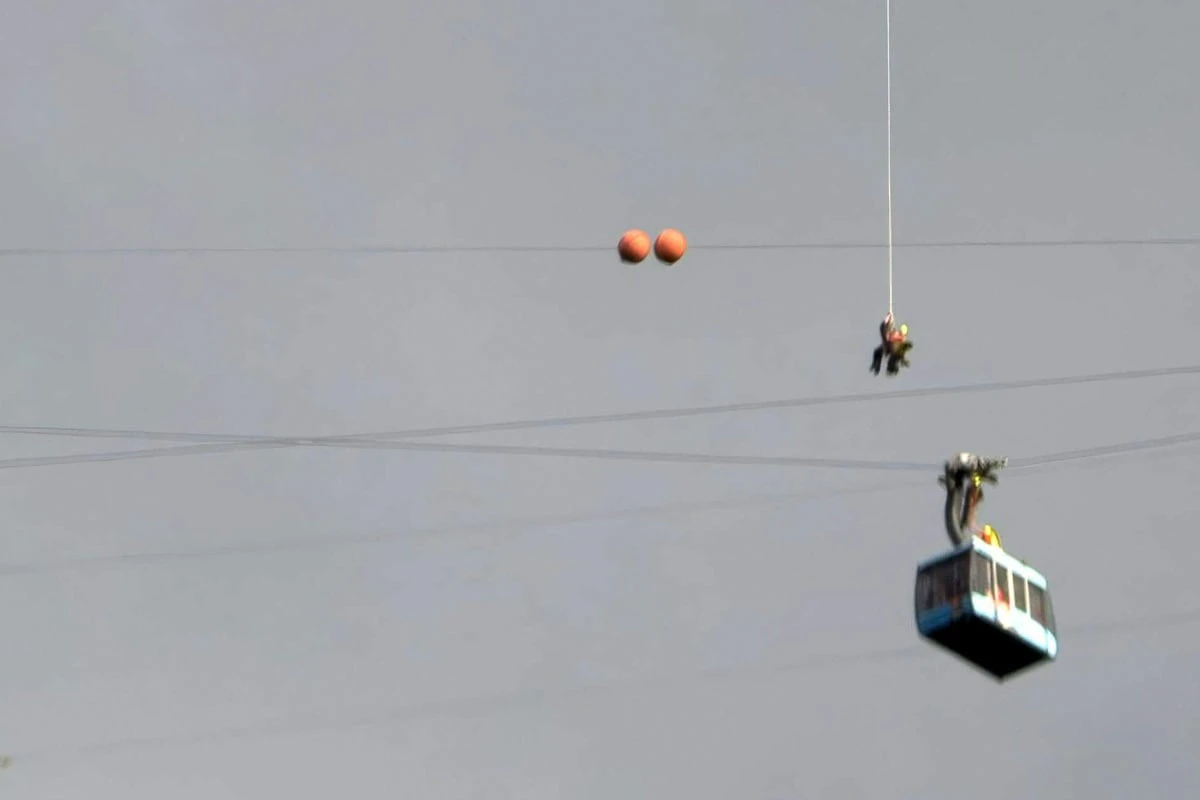 Albtraum in den Alpen: Seilbahn-Gäste nach heftigem Sturm in Gondel gefangen
