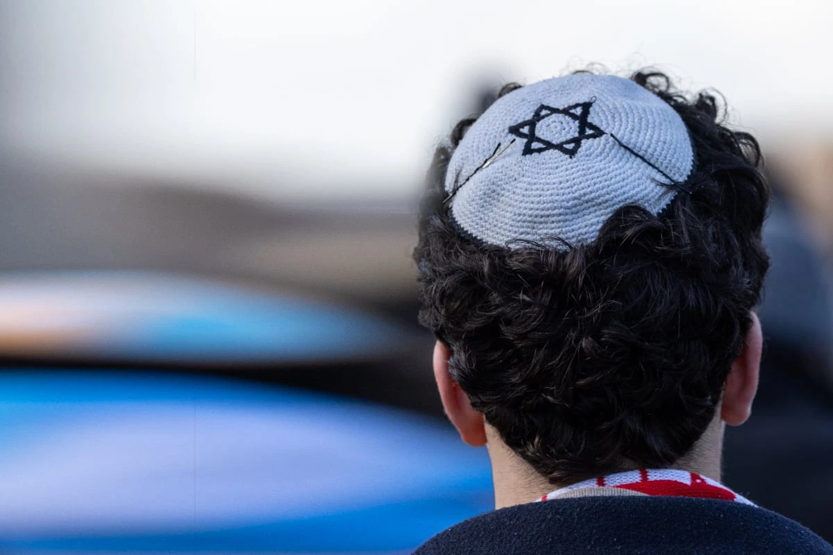 Streit um Parkplatz eskaliert: Mann mit Kippa antisemitisch beleidigt