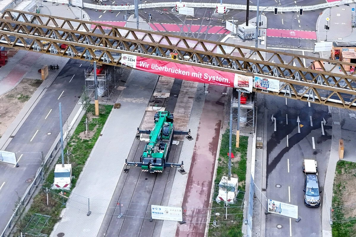 Behelfsbrücke steht: Wann rollt der Verkehr über dem Damaschkeplatz?