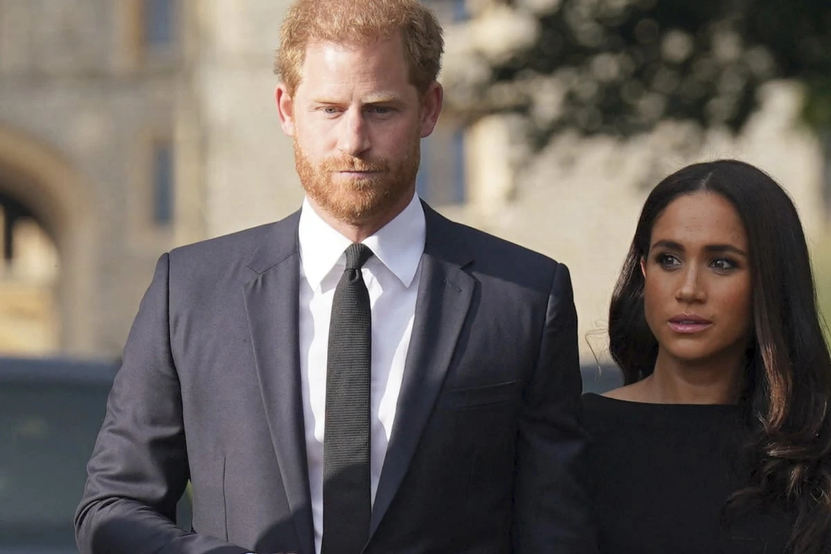 Über 20 Mitarbeiter gefeuert: Stecken Meghan und Harry in finanzieller Not?