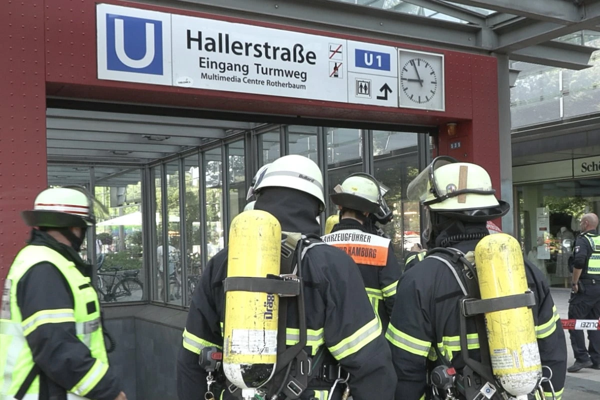 Rauchentwicklung an einer U-Bahn: Bahnhof evakuiert, Linie eingestellt