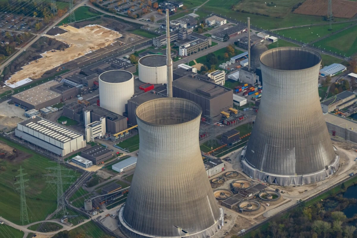 56.000 Tonnen Beton in Sekunden gesprengt: Schaulustige verfolgen Spektakel