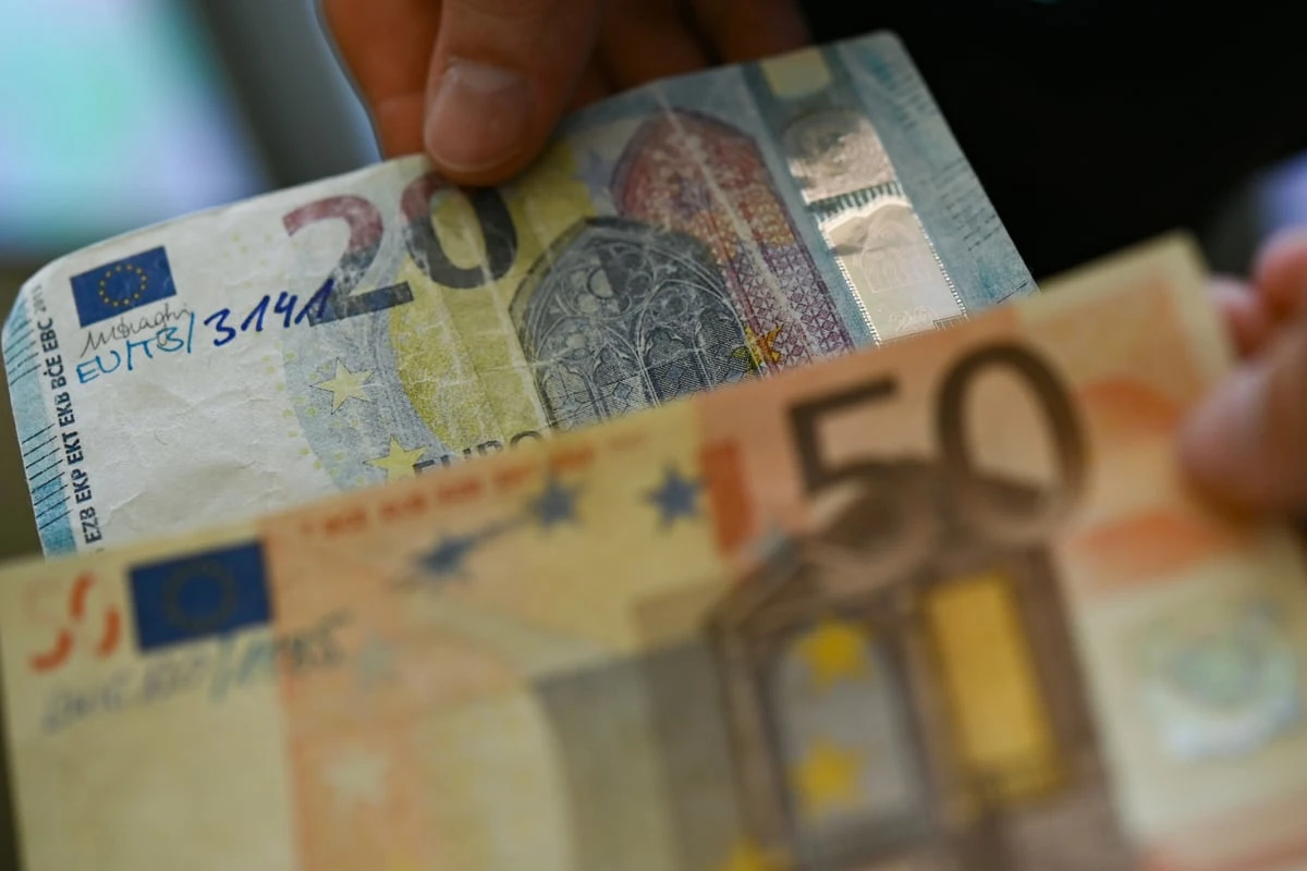 Frau will in Leipziger Supermarkt mit Falschgeld bezahlen: Wohnung durchsucht