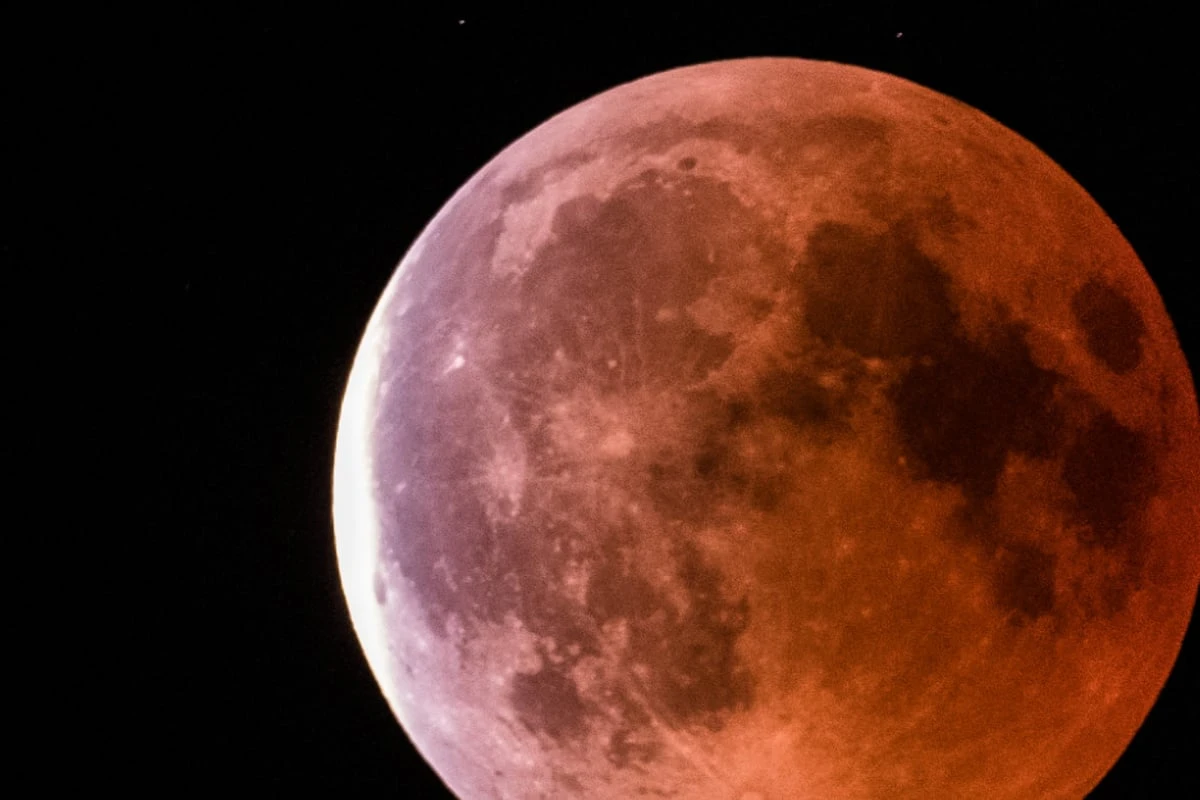 Heute totale Mondfinsternis in NRW: Wer das Spektakel beobachten will, kann sich freuen