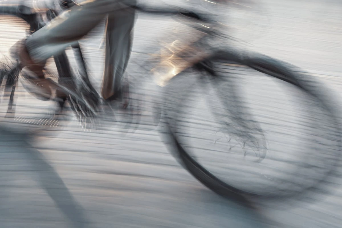 Diebe beklauen Mann und flüchten mit seinem Fahrrad - wer hat sie gesehen?