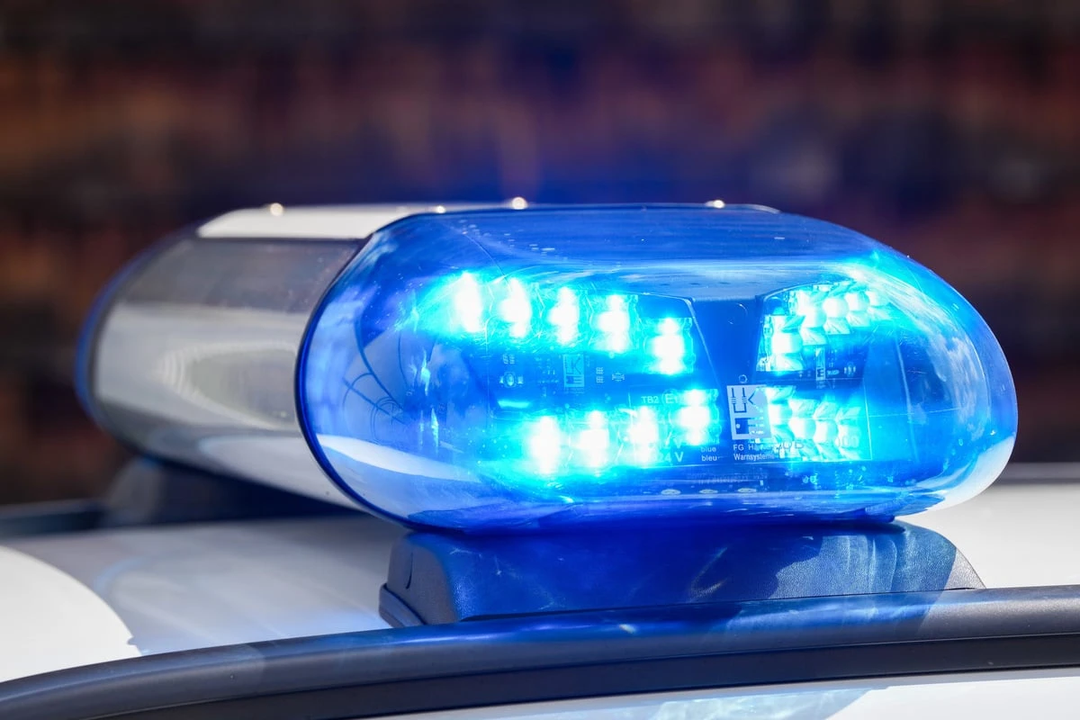 Seniorin nach Bankbesuch überfallen: Polizei sucht nach Tätern
