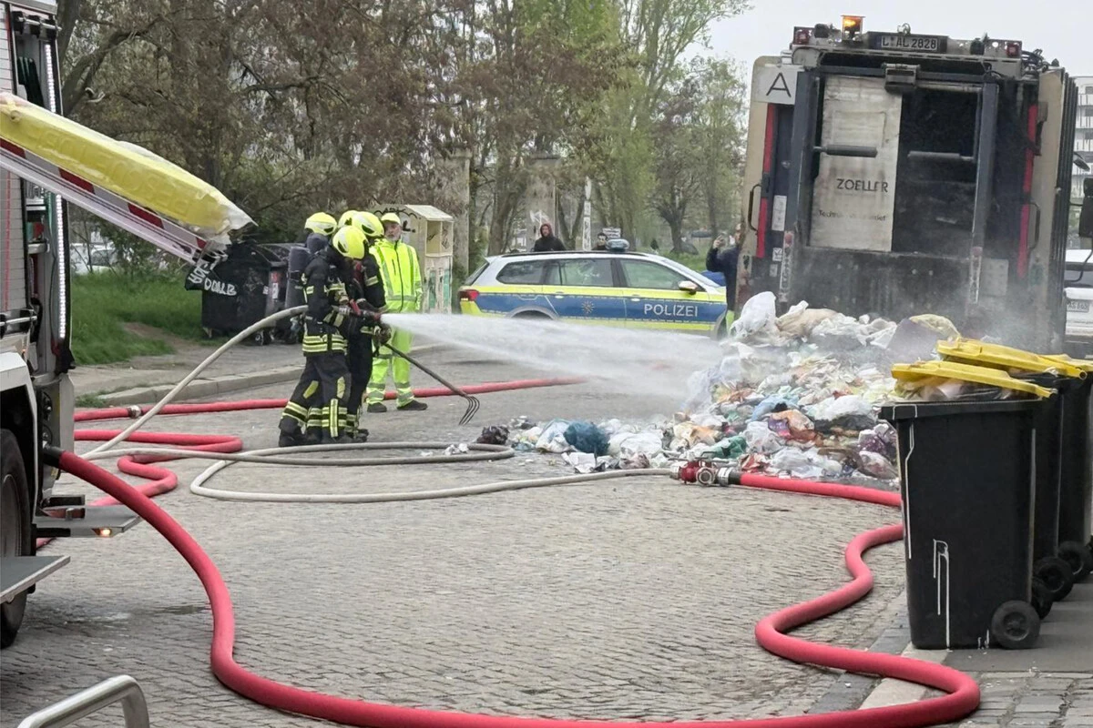 Feuerwehreinsatz in Leipzig: Brand in Müllauto