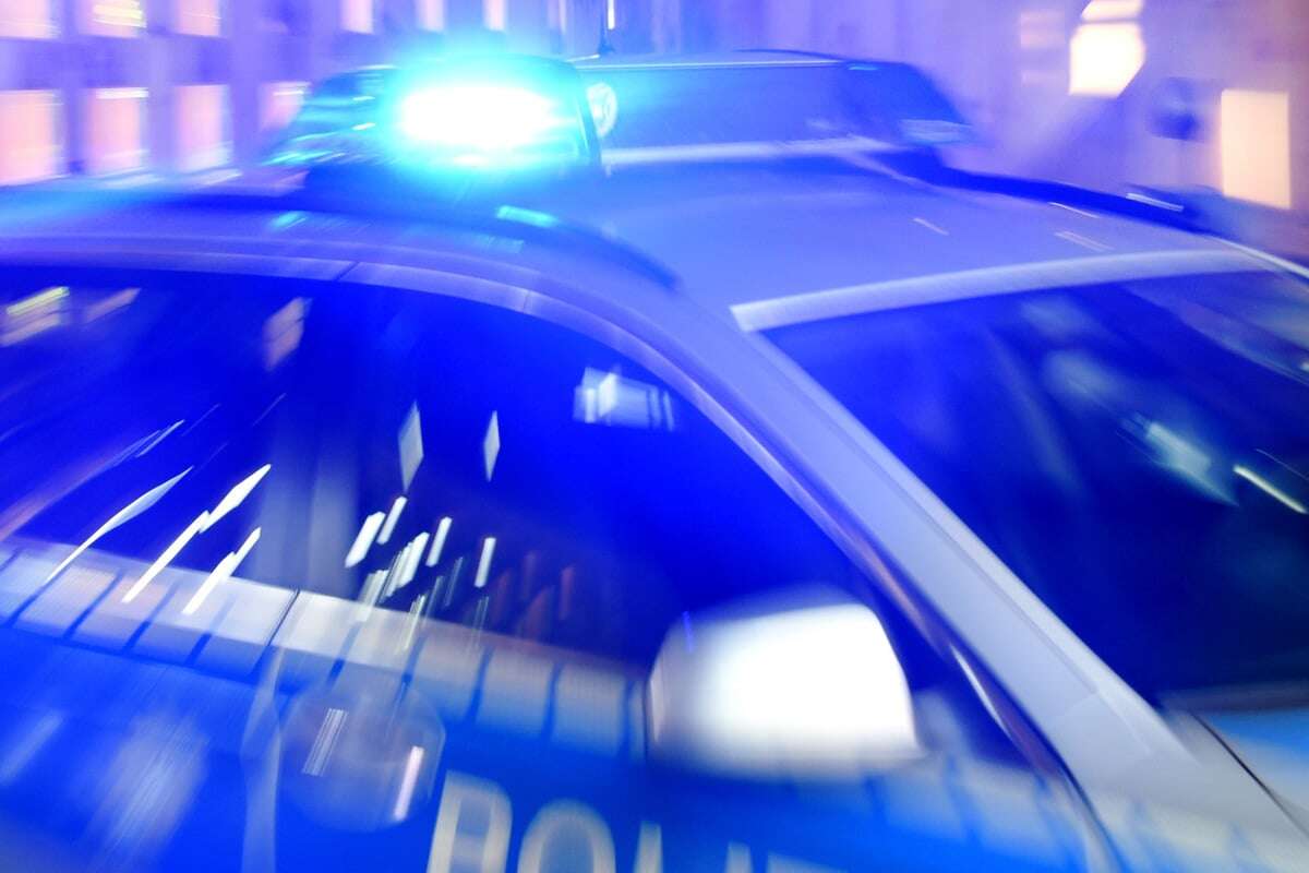 Verletzter in Dresden von Autos verfolgt: Plötzlich steigt Mann mit Hammer aus