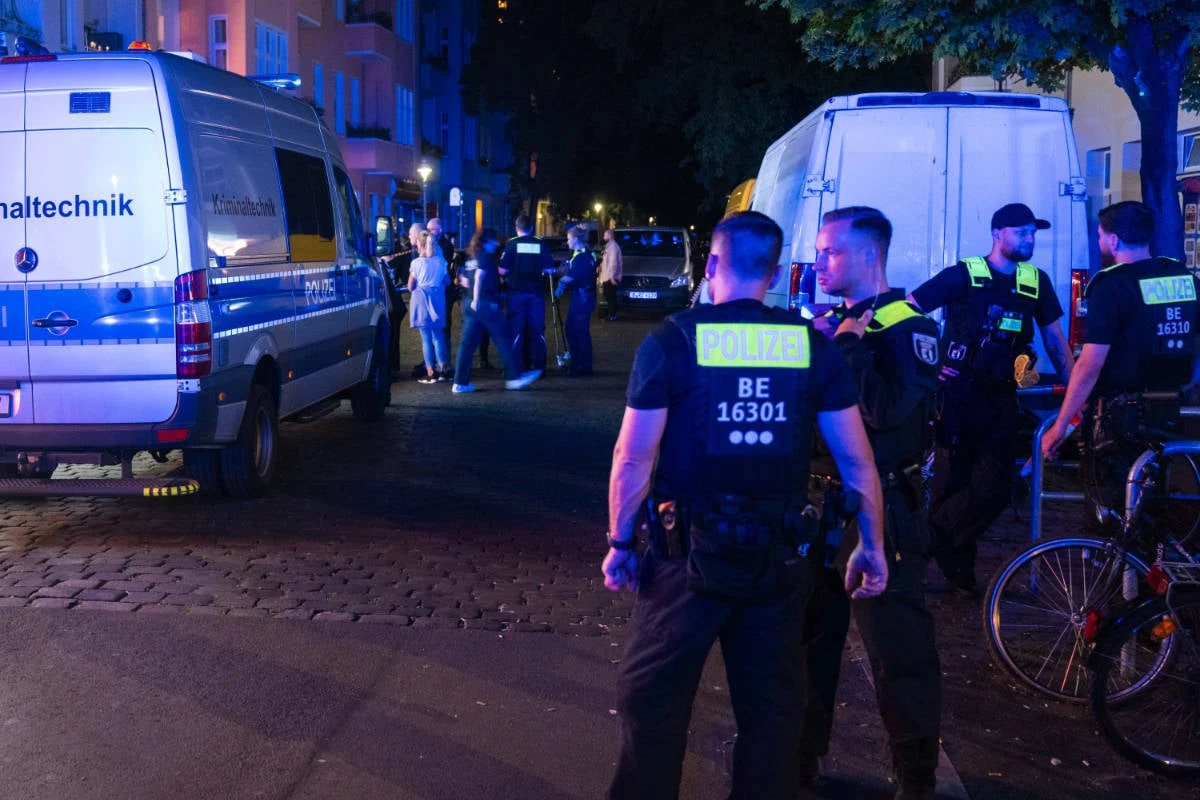 Jugendlicher ballert in Gesundbrunnen mit scharfer Waffe