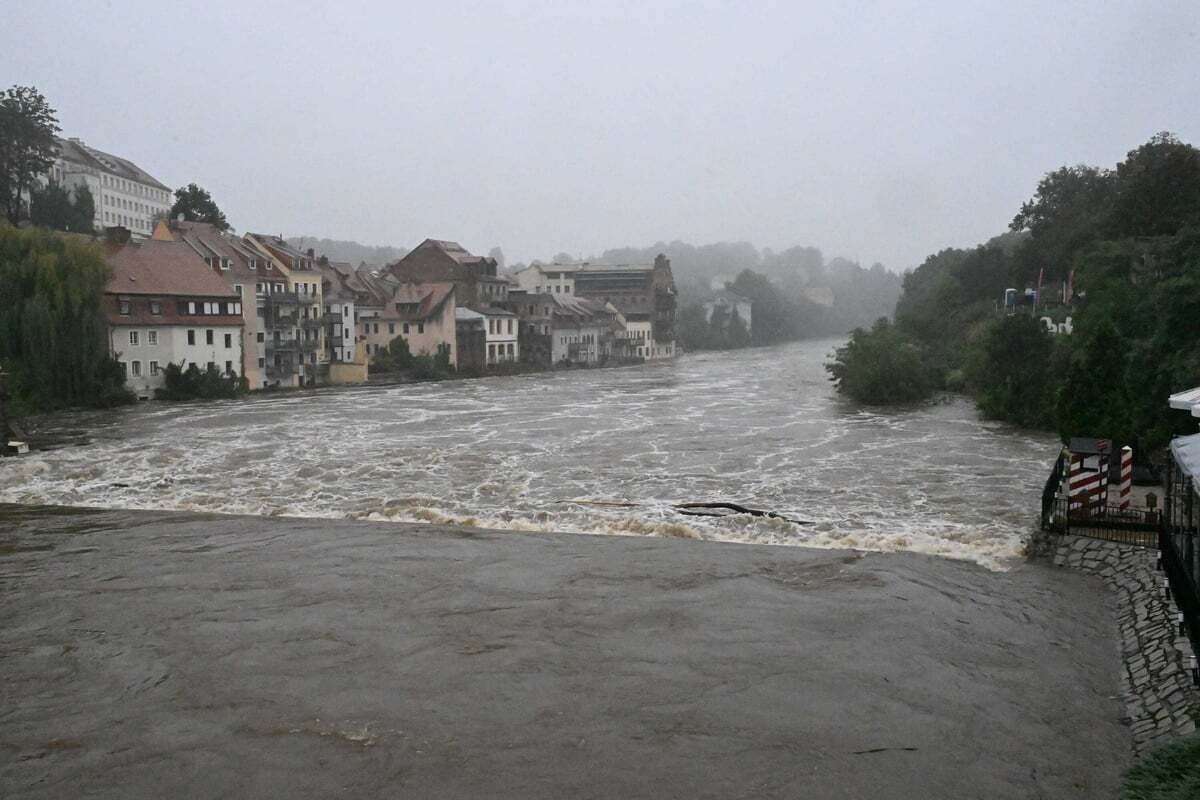 Hochwasser im Liveticker: Lage in Ostdeutschland weiter angespannt - Bundesstraße gesperrt