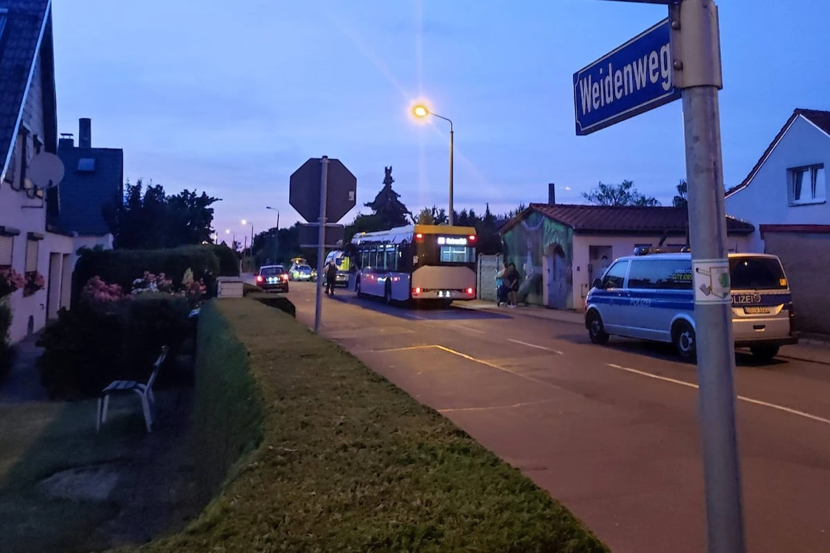 Polizei muss einschreiten: Jugendliche gehen in Linienbus aufeinander los