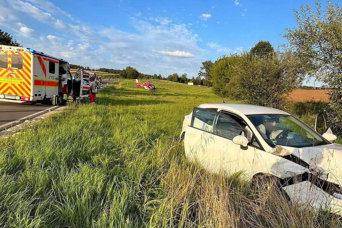 20-Jähriger nach schwerem Unfall mit Hubschrauber in Klinik gebracht