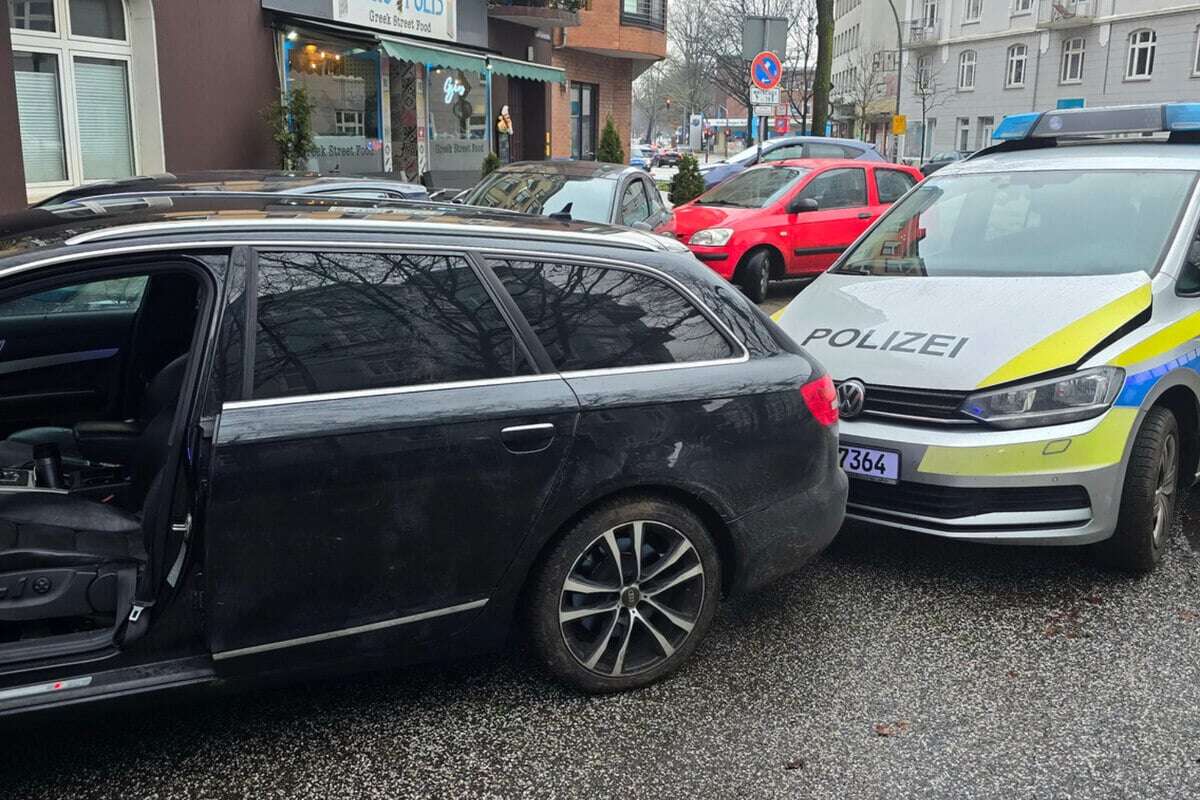 Verfolgungsjagd durch Hamburg! Polizei rammt Fluchtauto von der Straße