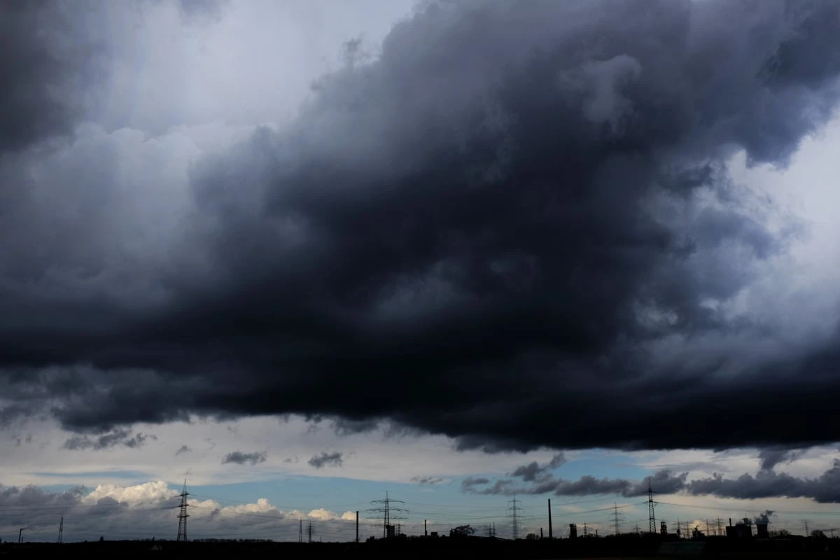 Jetzt wird's düster in NRW: Wolken, Regen und Gewitter im Anmarsch