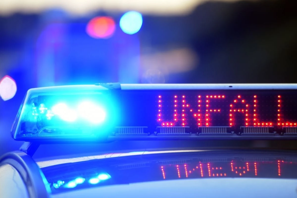 Auffahrunfall auf A8: Vier Personen verletzt, drei Kilometer Stau