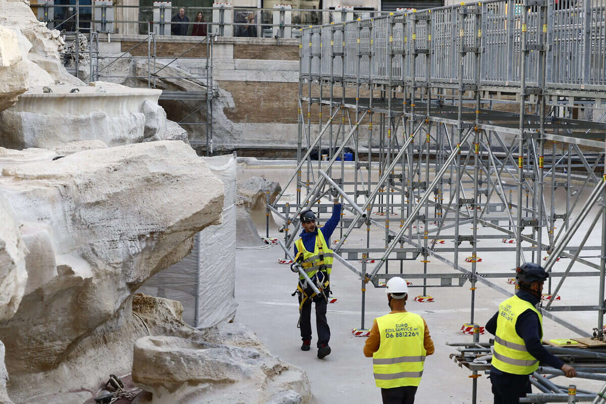 Rom baut Steg an Trevi-Brunnen: Doch Münzwurf wird teuer bestraft!