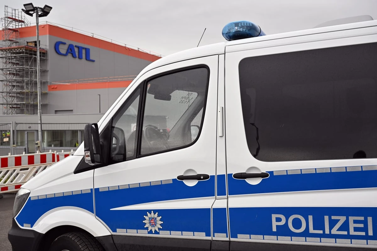 Unfall in Batteriefabrik: Vier Mitarbeiter schwer verletzt
