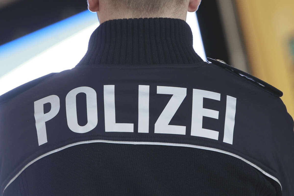 Bitterer Köln-Ausflug: Falsche Polizisten rauben Touri-Trio aus