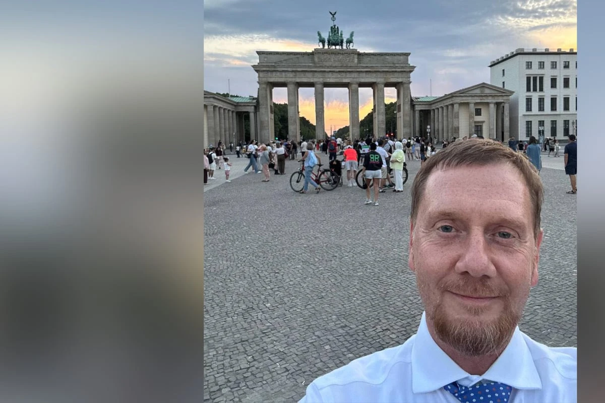 MP Kretschmer postet Selfie vor Brandenburger Tor und macht Aufruf