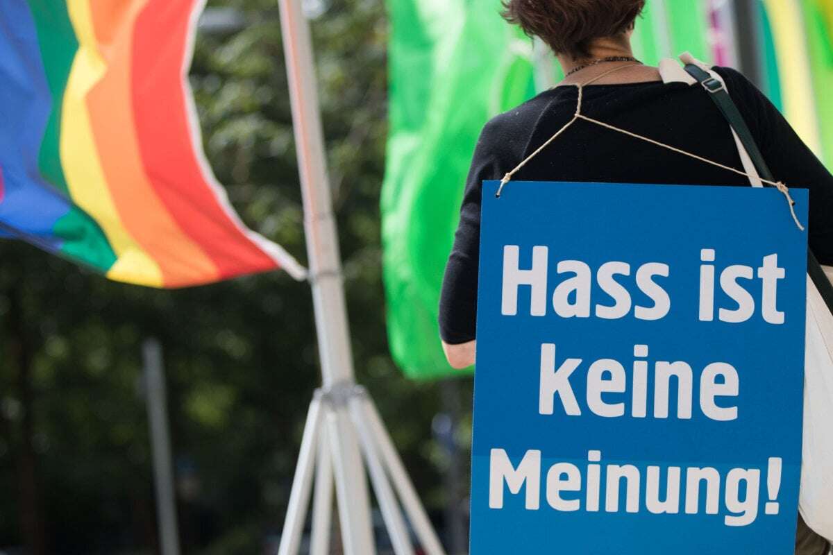 Hilfe für Opfer von Hasskriminalität: Polizei unterzeichnet besonderes Abkommen