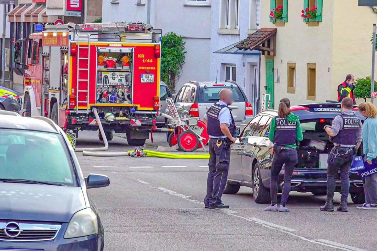 Geldautomat im Kreis Karlsruhe explodiert: Täter flüchten mit BMW
