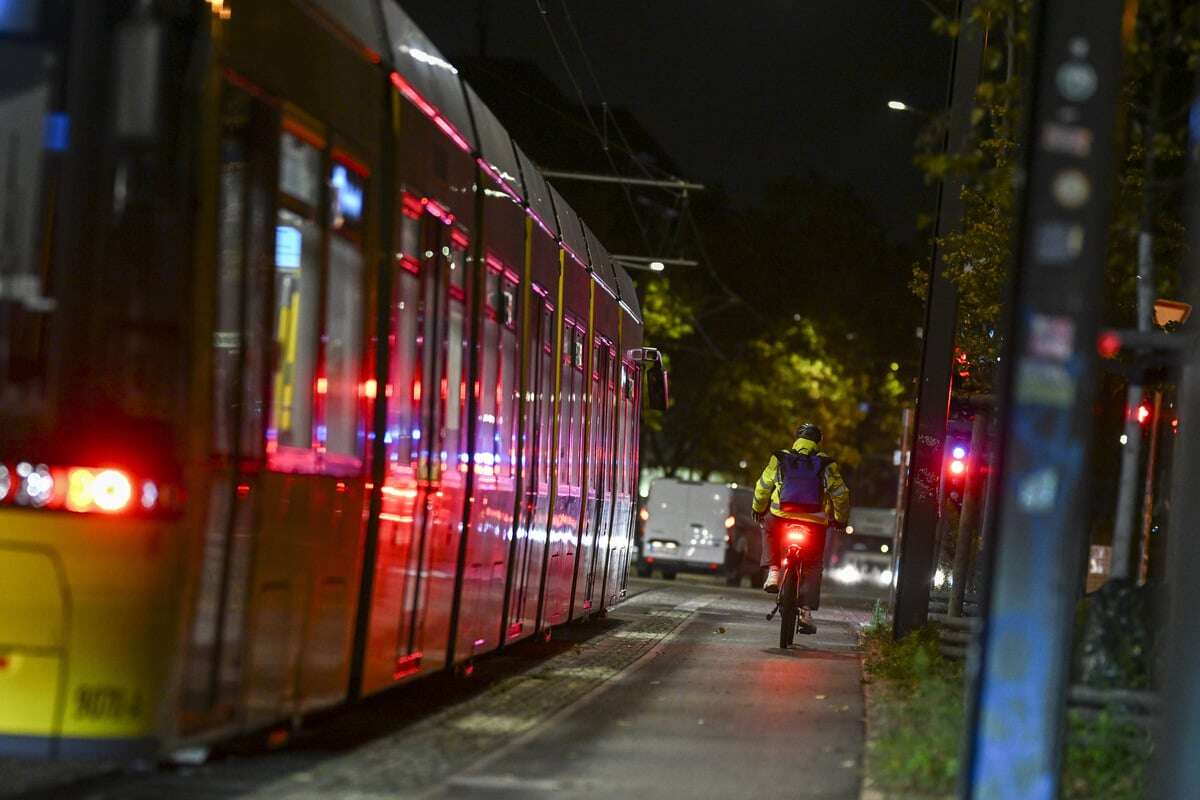 Blutiger Streit in der M13: Mann sticht auf 16-Jährigen ein und bekommt Flasche ins Gesicht