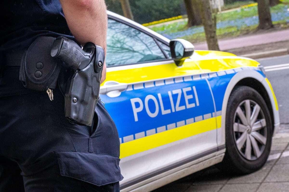 Radlerin von Auto erfasst und in Wald geschleudert: Suff-Fahrer haut einfach ab