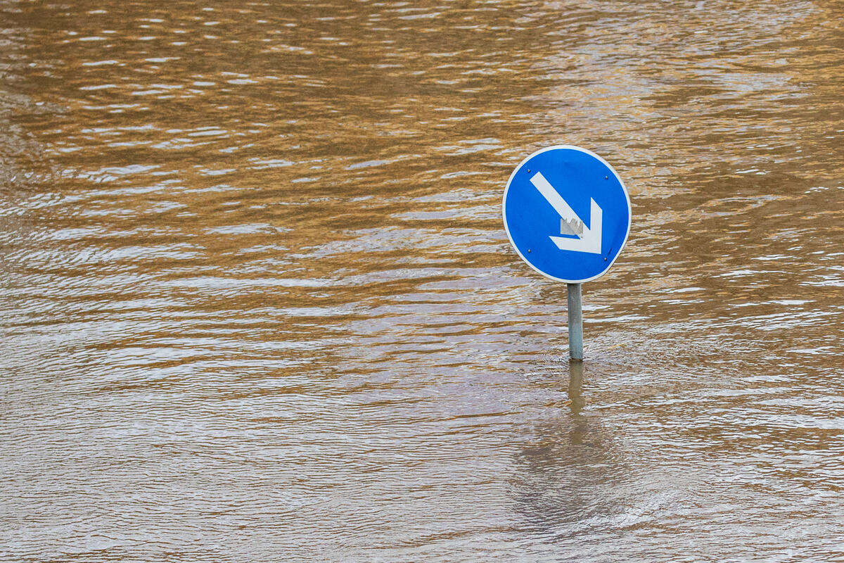 Hochwasser in der Schweiz: Menschen evakuiert, Straßen gesperrt, Schule abgesagt