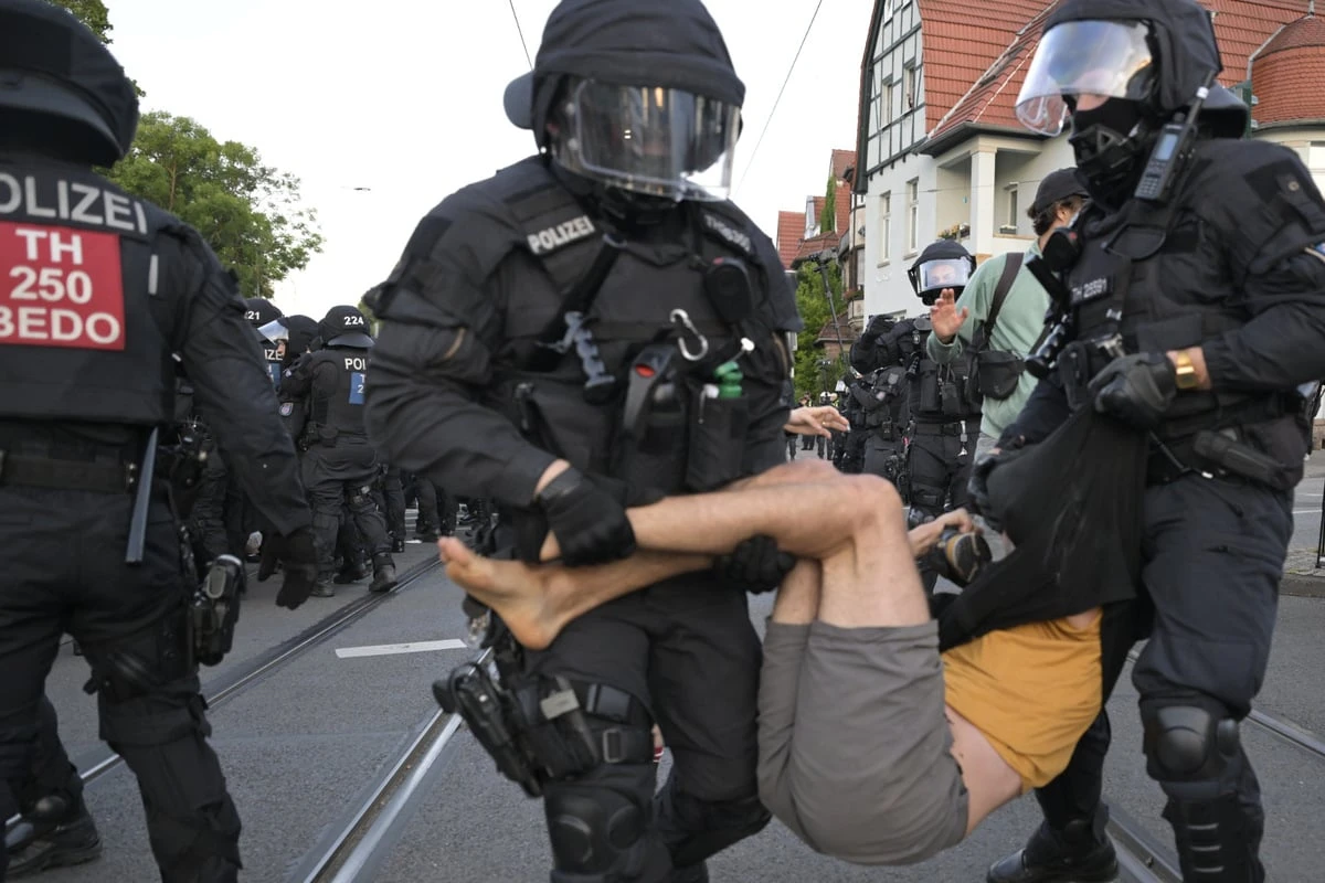AfD-Parteitag beginnt pünktlich: Demonstranten sehen sich trotzdem als Sieger