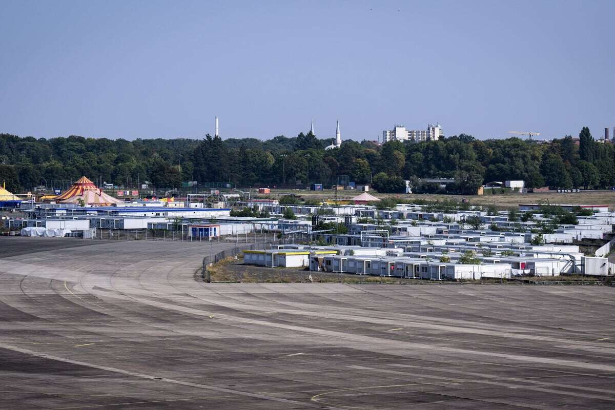 Für rund 1000 Flüchtlinge: Neue Wohncontainer auf dem Tempelhofer Feld