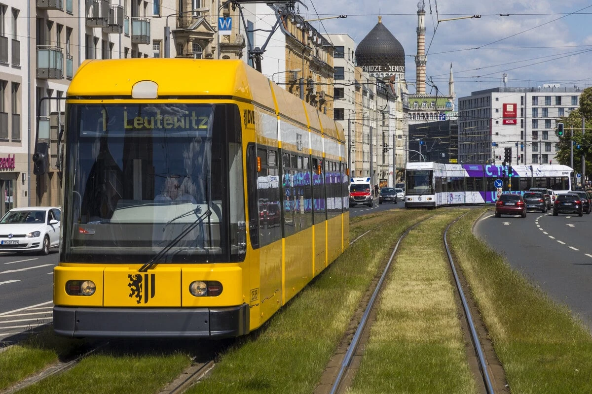 Wegen Gleisreparatur: DVB müssen Straßenbahnlinien teilen