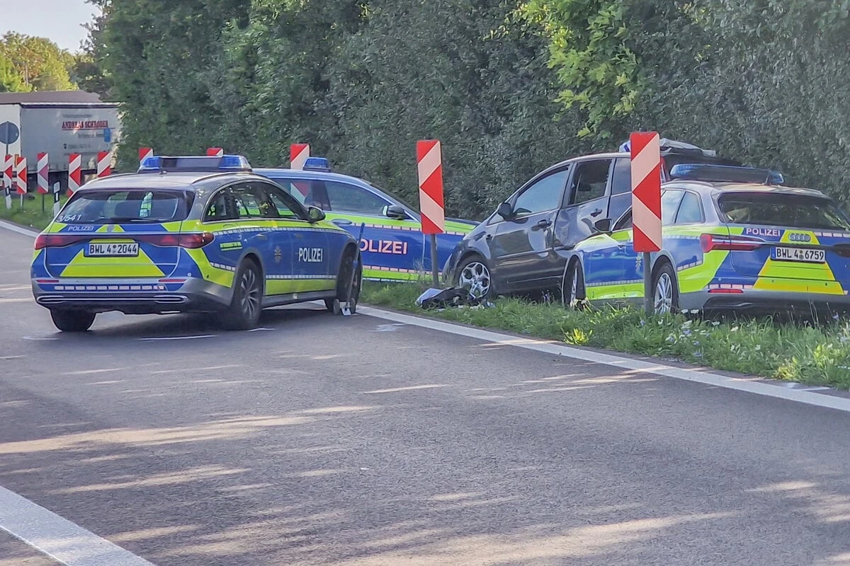Autofahrer flüchtet vor Kontrolle und rammt zwei Streifenwagen auf A81